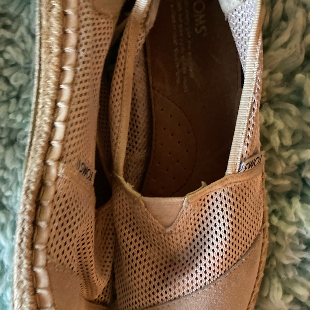 Toms - Picture 3 of 3